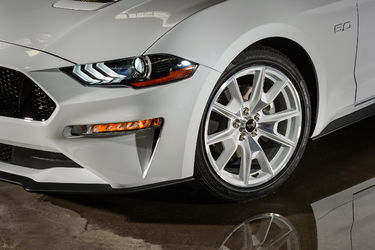1-2022_Mustang_Coupe_Ice_White_Appearance_Package_02.jpg